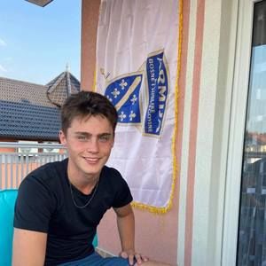 Meet your Posher, Mel